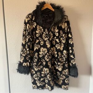 NWOT Black Rivet Black Tan Floral Fuzzy Coat Faux Fur Trim Mob Wife Size Medium